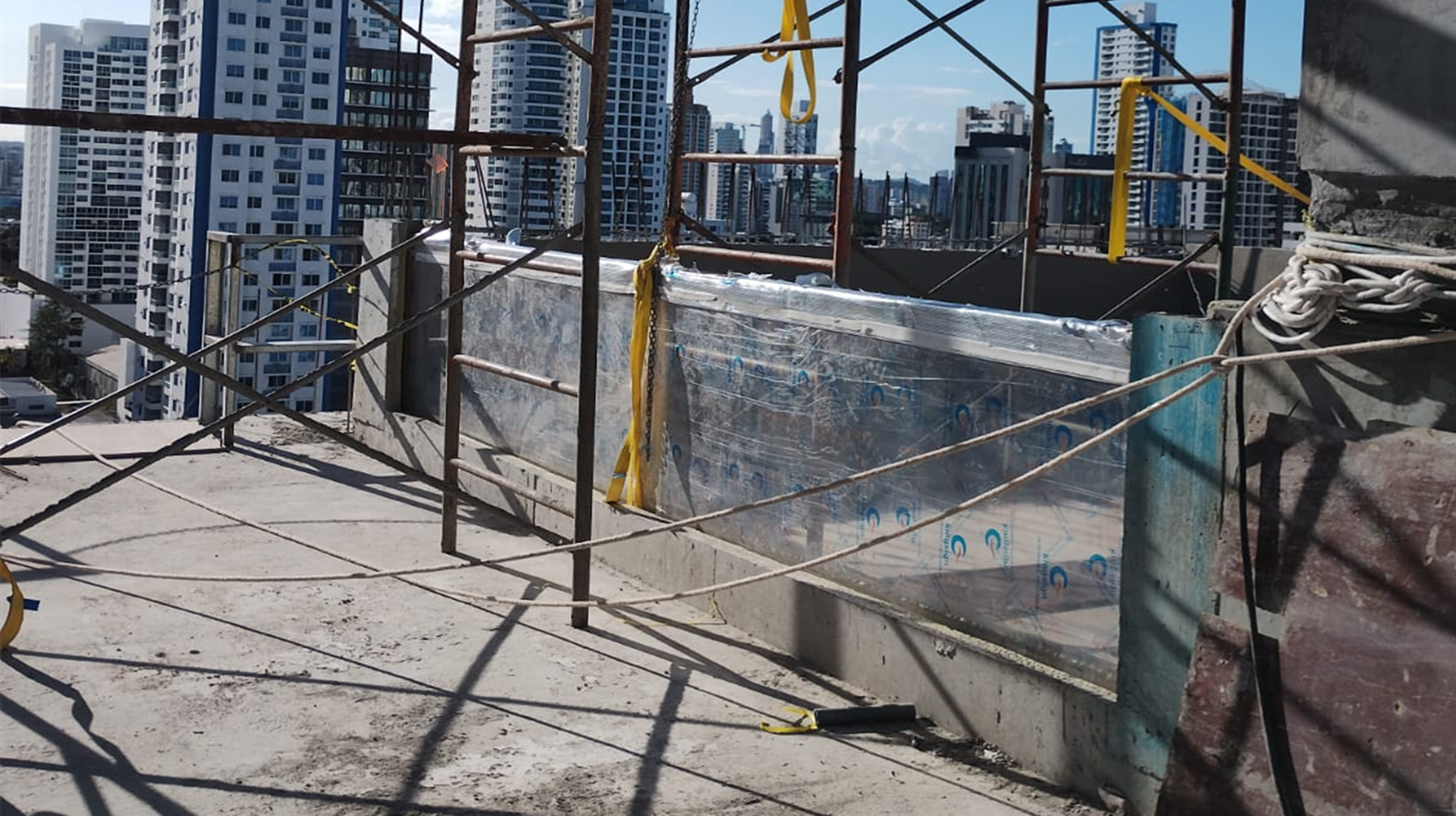 Akrilna plošča debeline 100 mm za okno zunanjega bazena